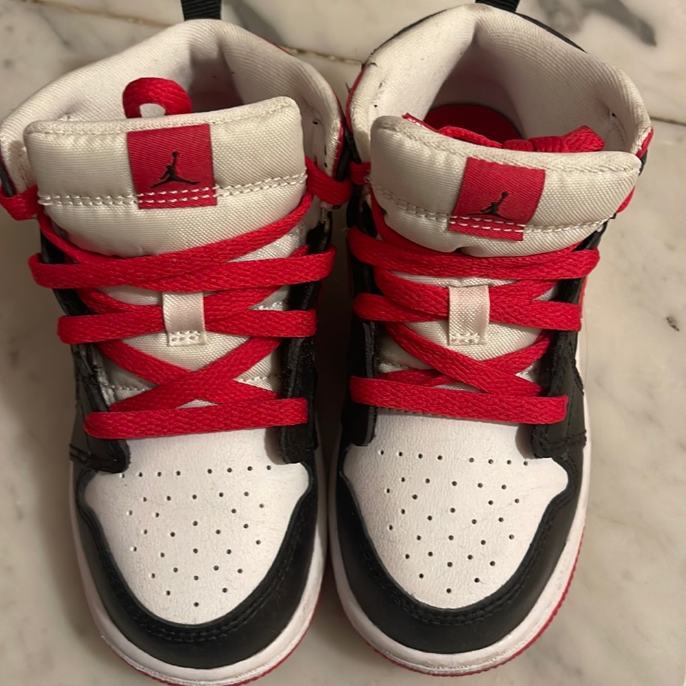 Jordan 1 Mid 9c